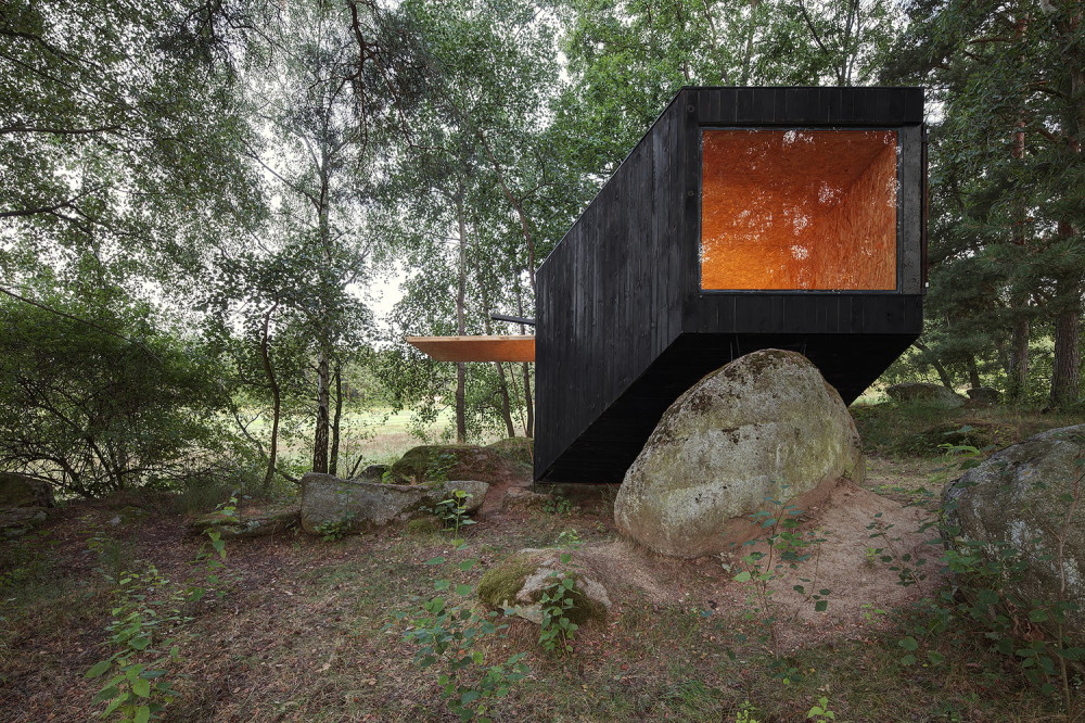 世人的心靈避難所？森林中的「諾亞方舟」捷克建築團隊Uhlik Architekti操刀「森林遁世所」