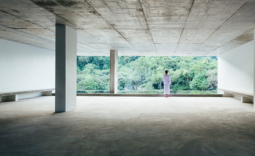 極簡主義的純白冥想空間 泰國春武里府的女性冥想中心