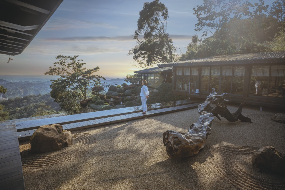 【小書房】十年一席款待學 魏幸怡與飛花落院的主人精神實踐